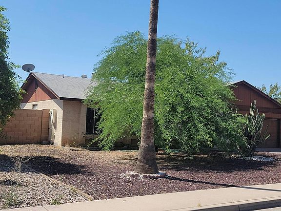 3rd image of 1051 W Manhatton Dr