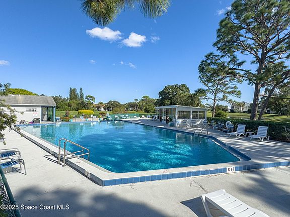 4th image of 4870 Lake Waterford Way #1-221