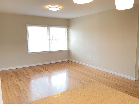 3rd image of 1018 Elkgrove Ave APT 2