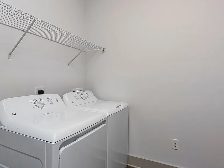 Heritage East Apartments — Photo 49