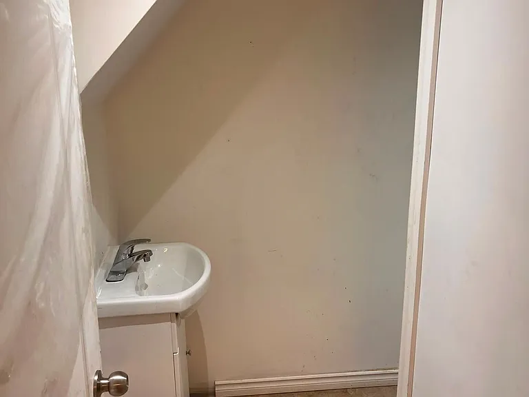 425 Stevenson Rd N — Photo 9