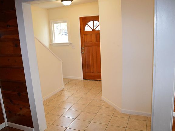 5th image of 2825 SE Maryland Ave