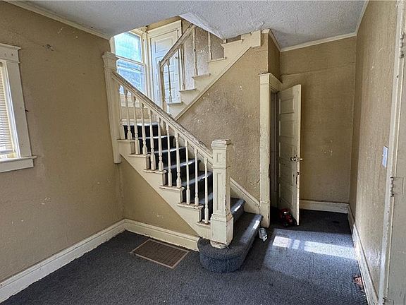 4th image of 2900 E 35th St