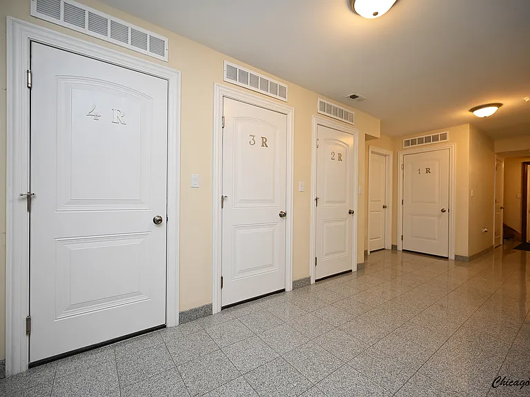 904 W Erie St #1R — Photo 14