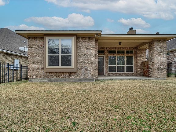 4th image of 1722 Twin Pond Cir