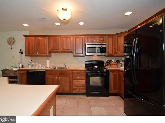 5th image of 302 Manor Rd