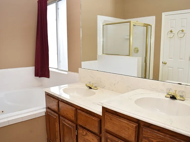 4712 Birchbend Ln — Photo 10