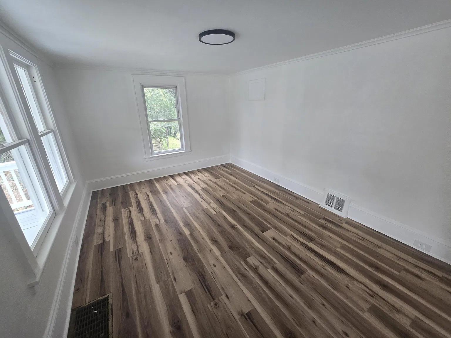 3 bed, 1.5 bath, 1800 sqft, $1,600 — Photo 3