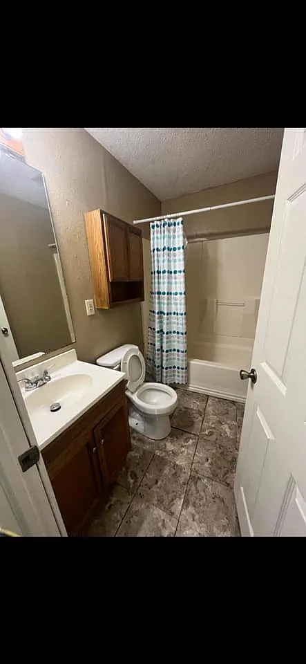 2 bed, 704 sqft, $920 — Photo 2