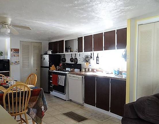4th image of 301 Carl Ave