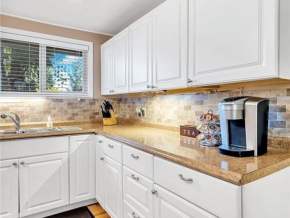 3rd image of 6517 Olympic Dr