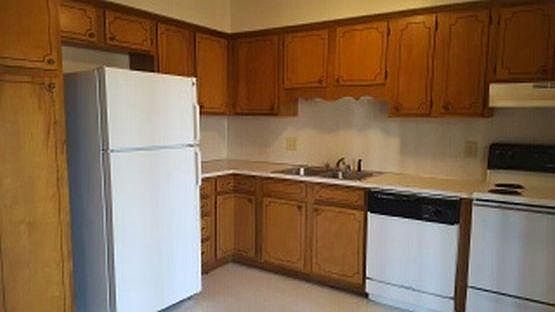 3rd image of 100 W 17th St APT 17