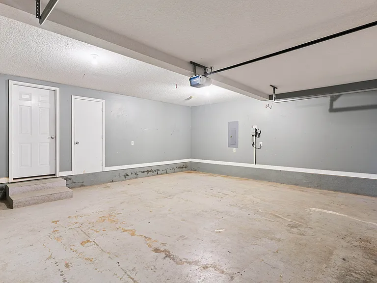 235 Wellington Pl — Photo 24