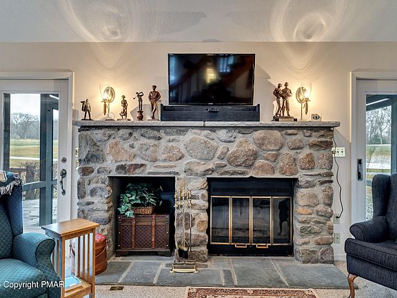 4th image of 2168 Oak Hill Dr