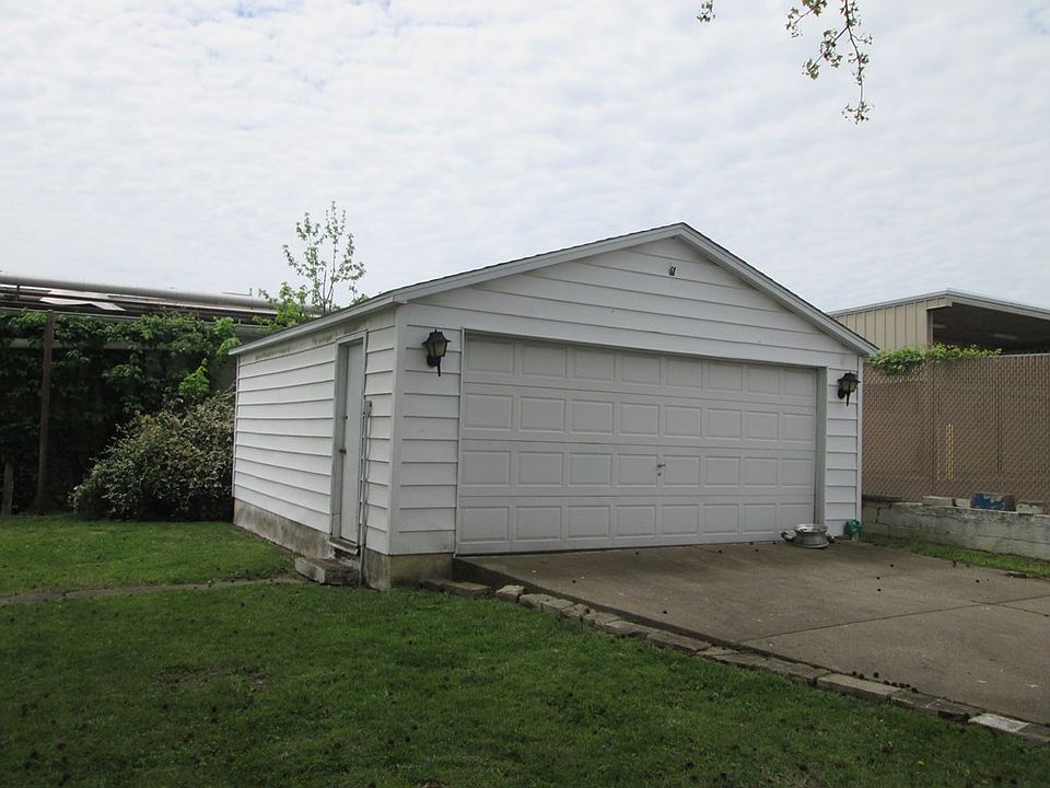 2nd image of 226 E Noel Ave