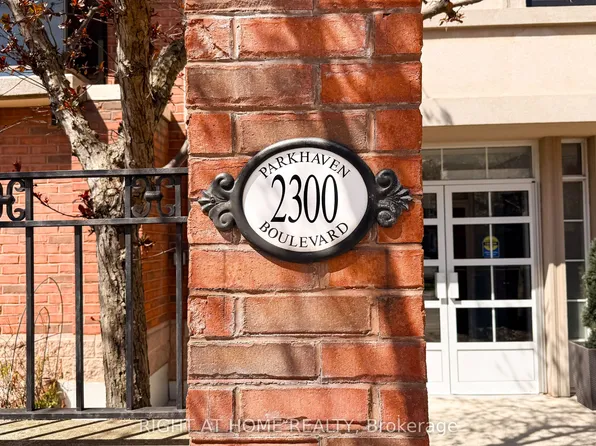 2300 Parkhaven Blvd #308, Oakville, ON L6H 6V9