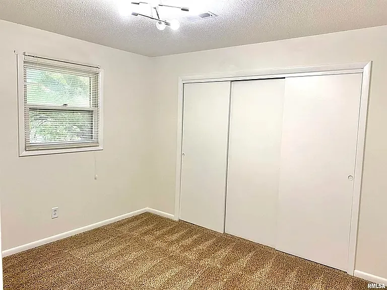 432 Amherst Dr — Photo 17