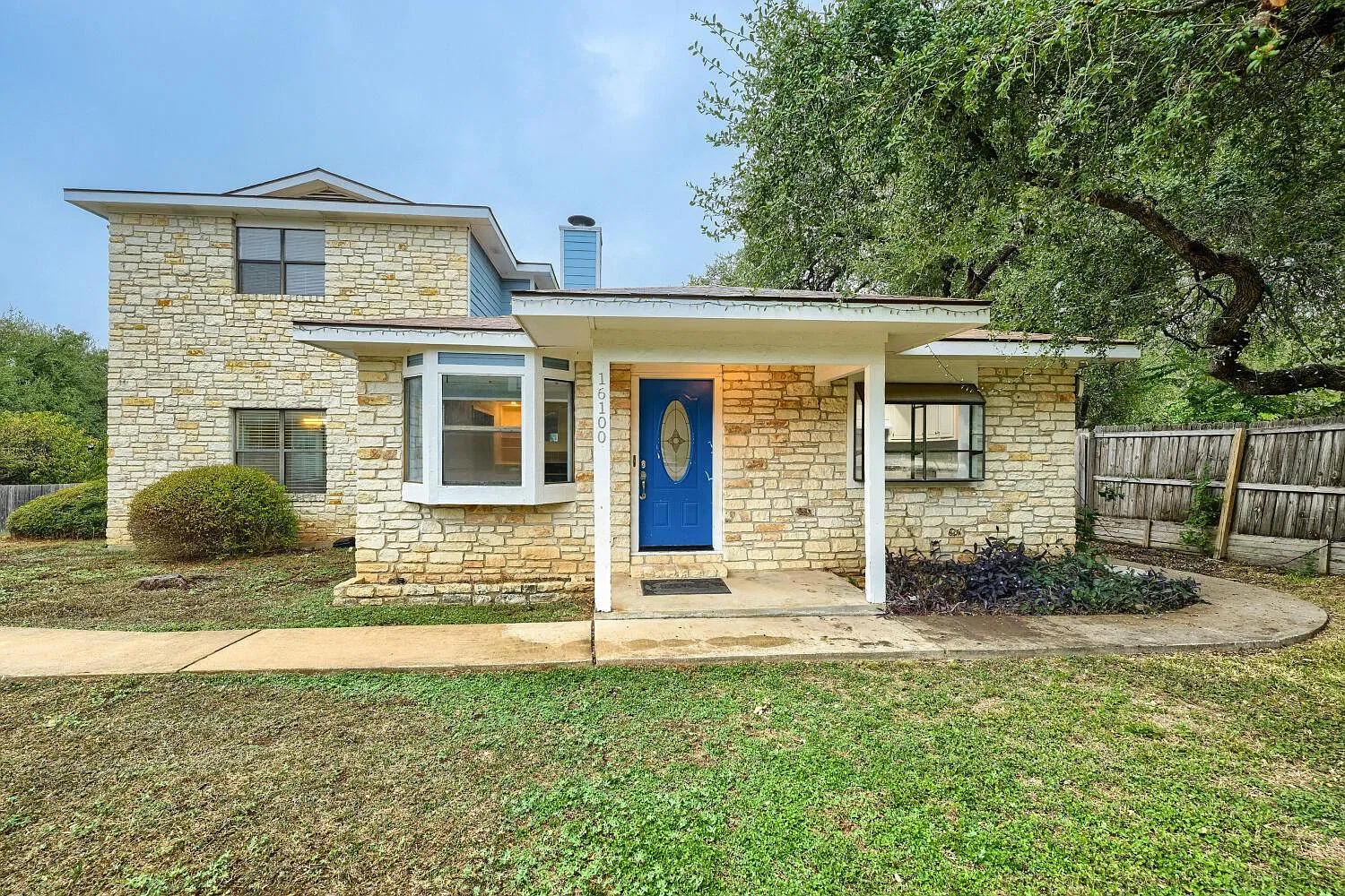 4 bed, 2.0 bath, 2038 sqft, $2,100 — Photo 1