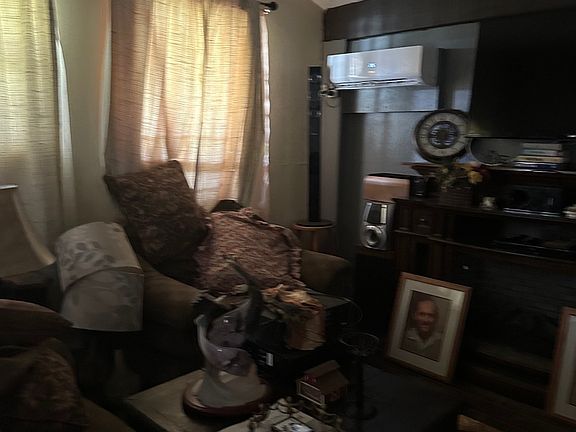 3rd image of 404 W POLK ST