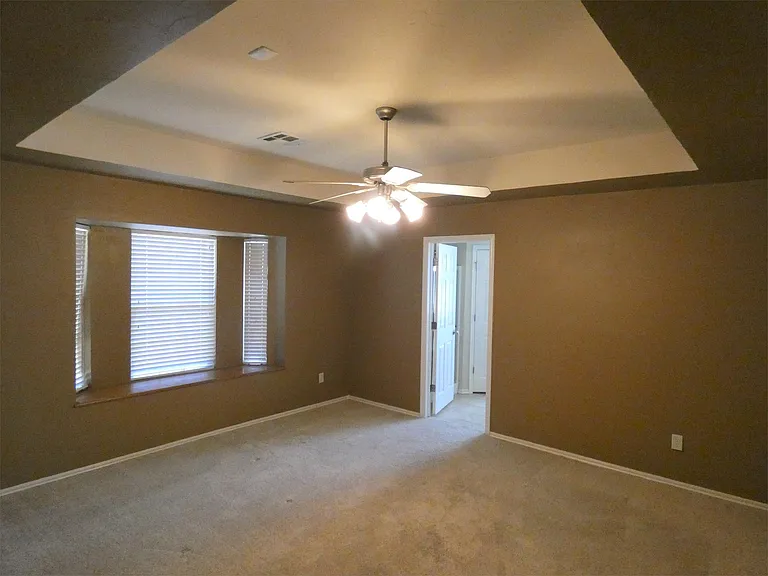 4220 Manhattan Dr — Photo 6
