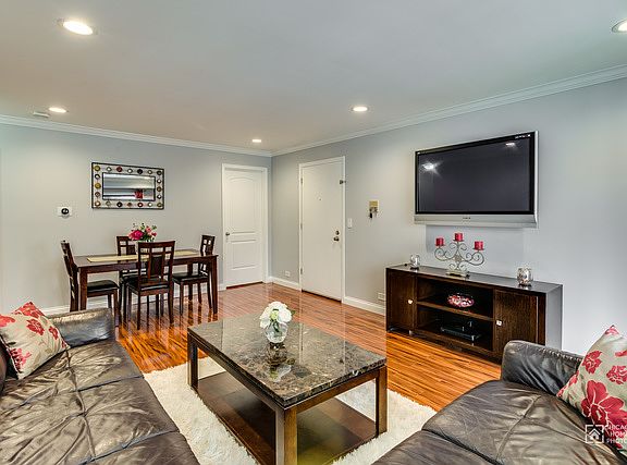 5th image of 1917 W Granville Ave APT 202