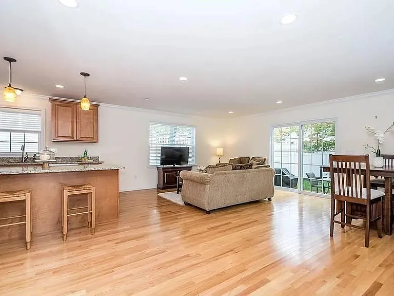 6 King Rd — Photo 2