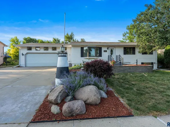 6100 W Westminster Dr, Sioux Falls, SD 57106