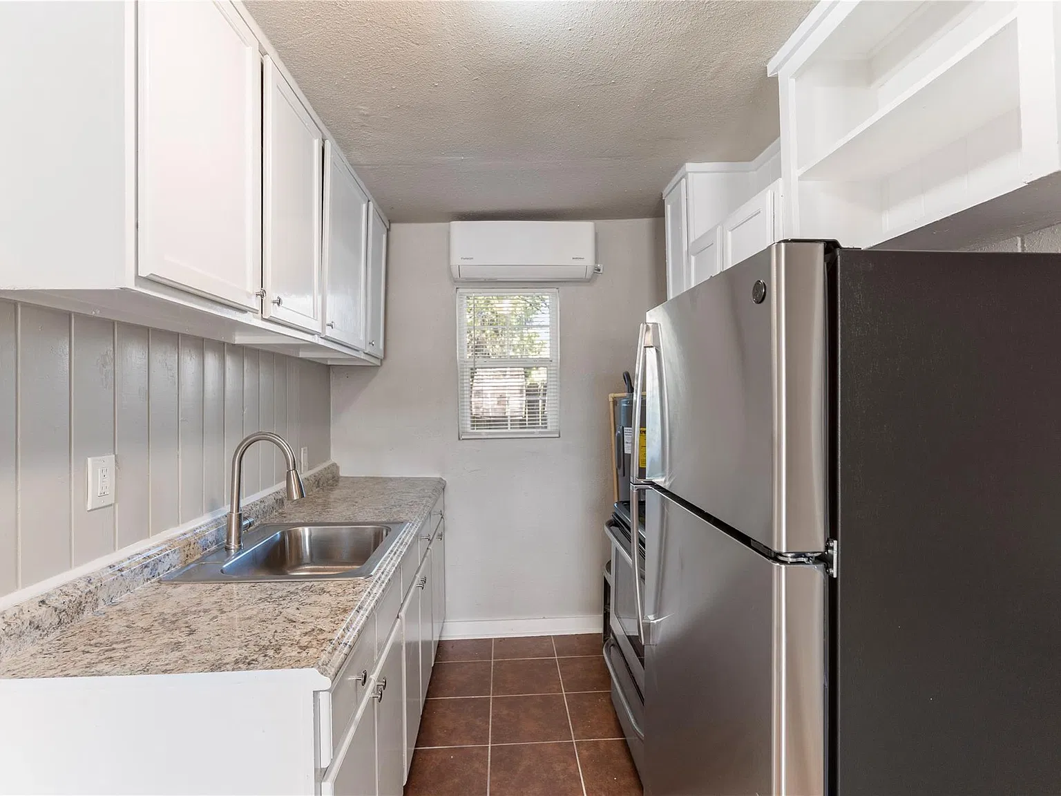 2 bed, 1.0 bath, 2300 sqft, $900 — Photo 4