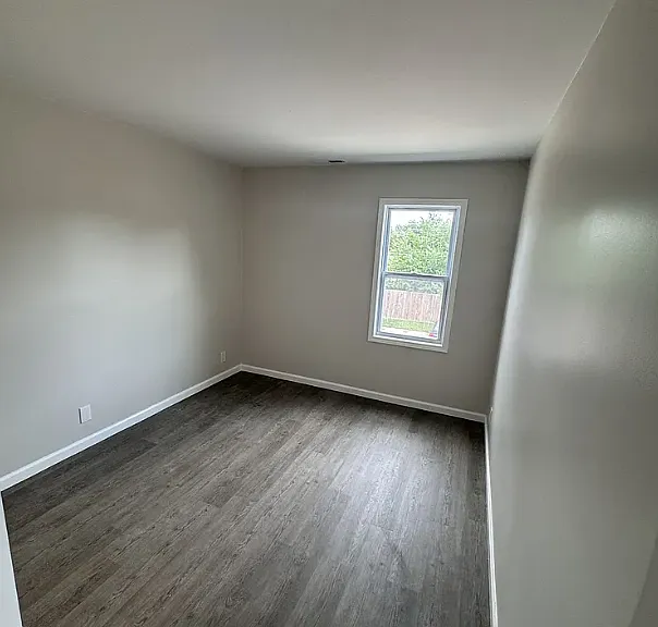 101 Surrey Ct #4 — Photo 7