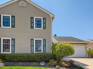 104 Cloverdale Ln, Schaumburg, IL 60194