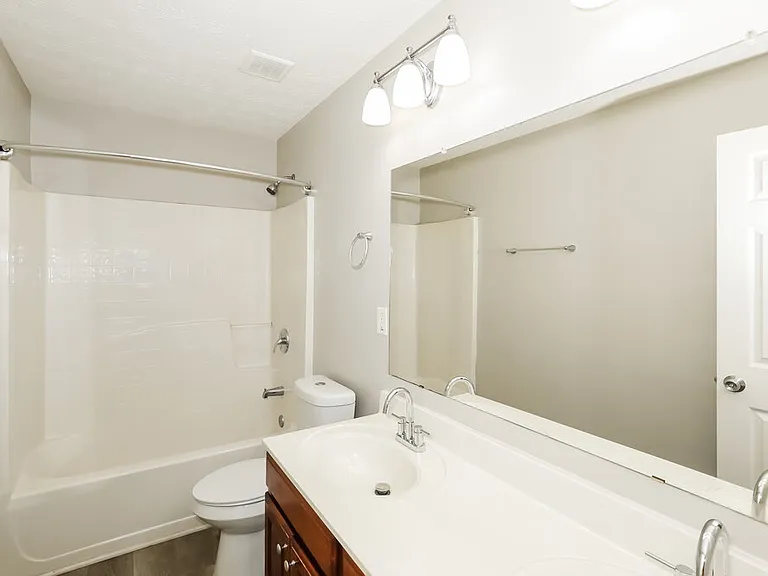 135 Greenland Dr — Photo 16