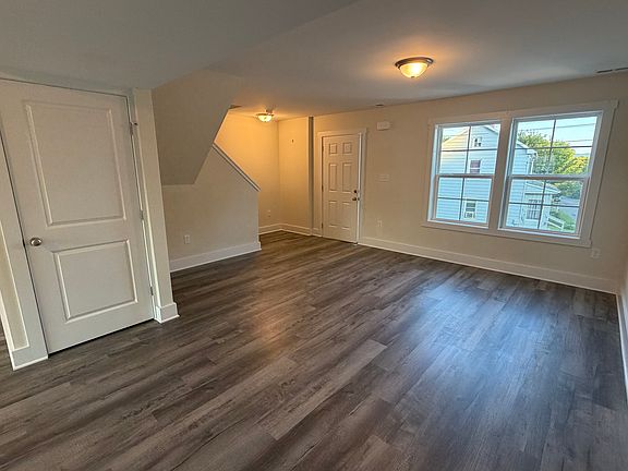 5th image of 100 E Wall St #1
