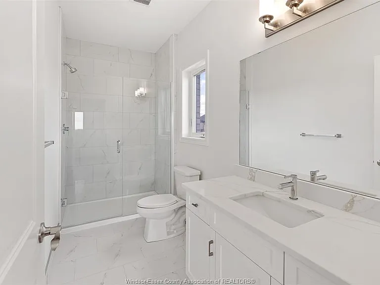 210 McLellan Ave — Photo 14