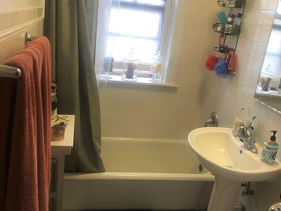 5th image of 3319 N Wolcott Ave #3