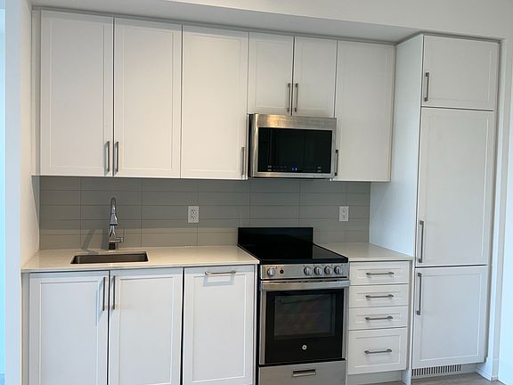4th image of 2450 Old Bronte Rd #410