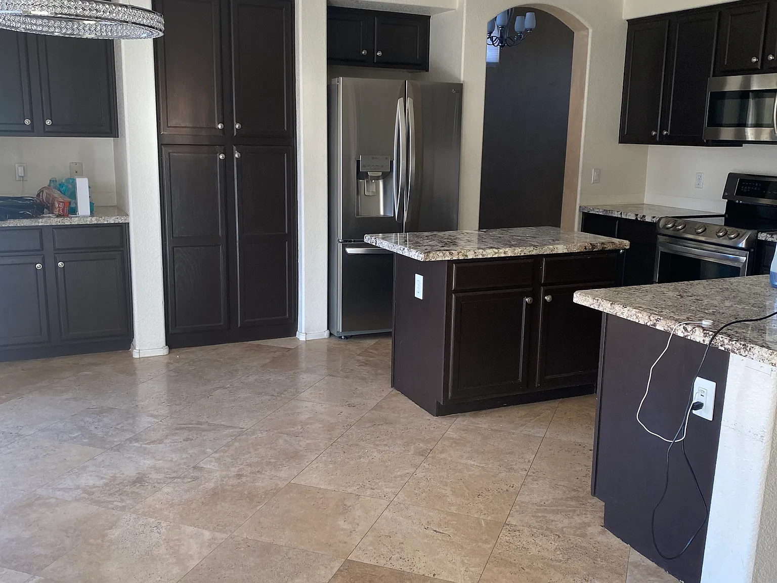 3 bed, 2327 sqft, $3,000 — Photo 4