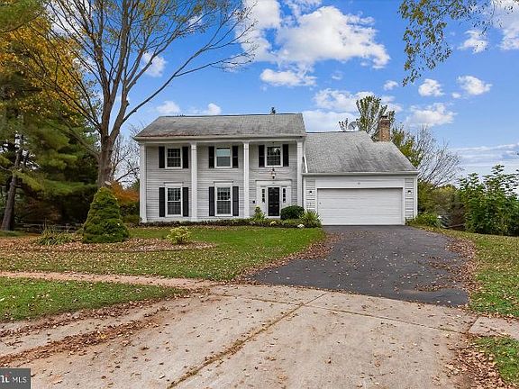 3rd image of 23 Triple Crown Ct