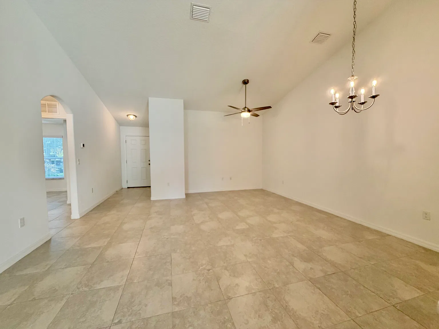 3 bed, 1211 sqft, $1,600 — Photo 3