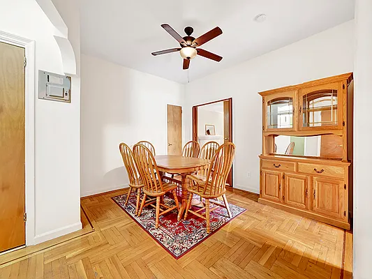 Sold by REMAX Elite | media 29