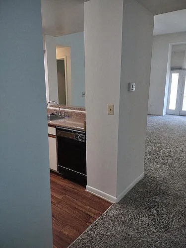 Marlboro Classic Apt & Redwood Square — Photo 69