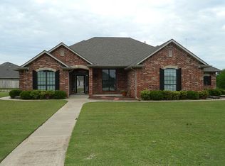 3108 Bradford Dr, Moore, OK 73160