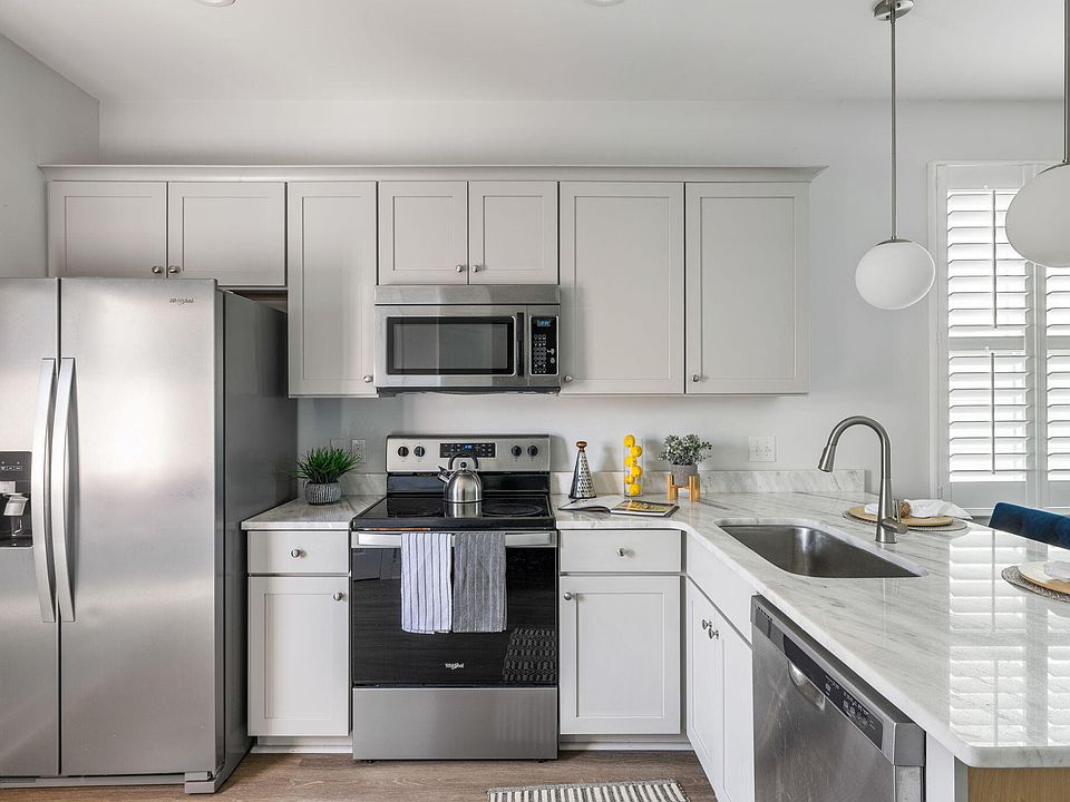 1st image of 2021 Arbutus Ave