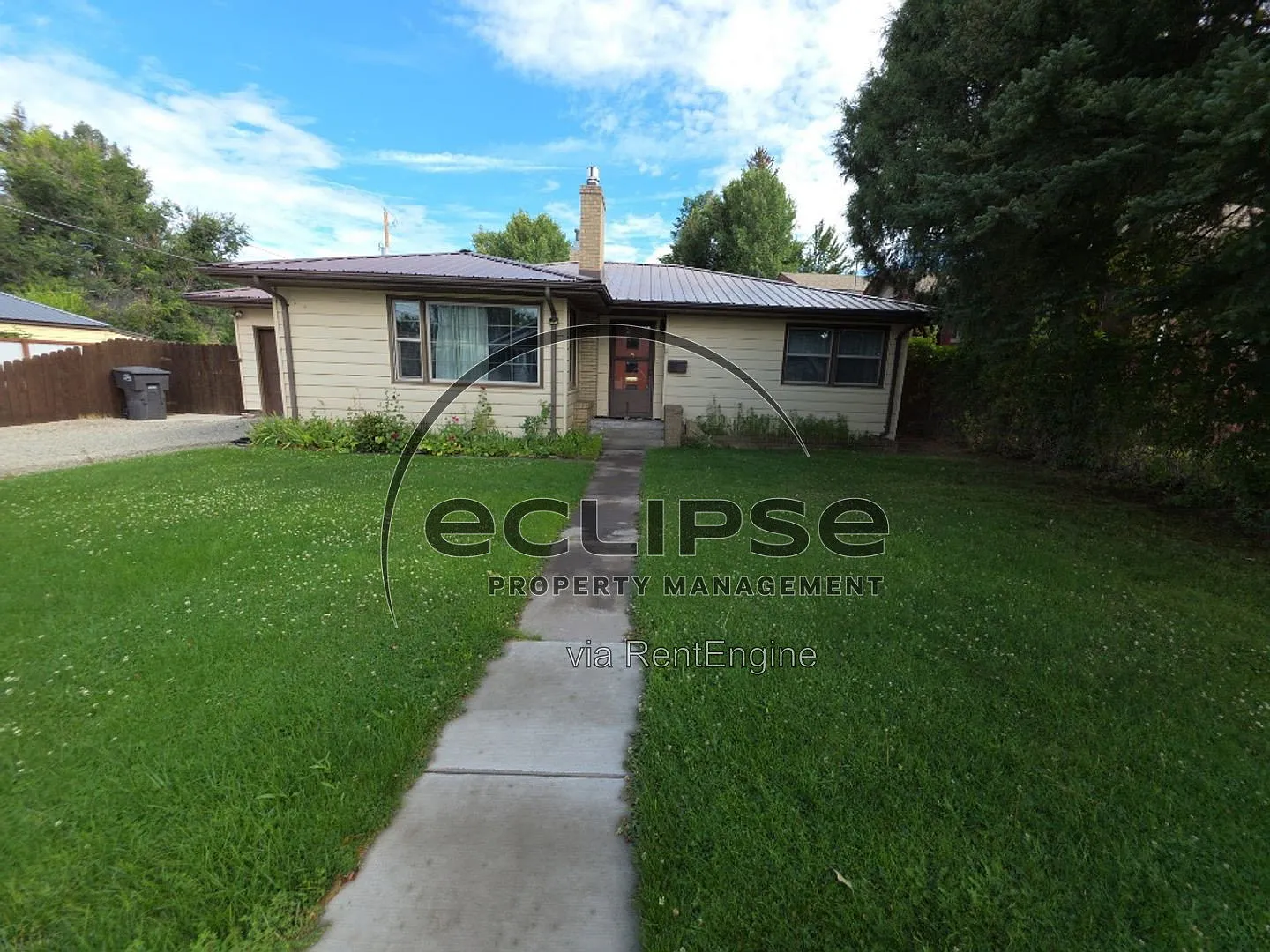 3 bed, 2.0 bath, 1928 sqft, $2,100 — Photo 2