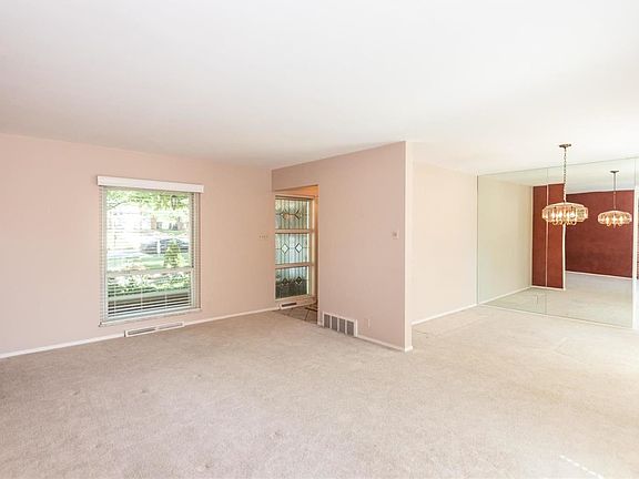 3rd image of 9078 Crest Oak Ln