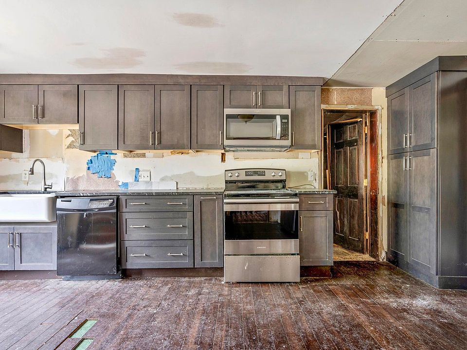 16th image of this home