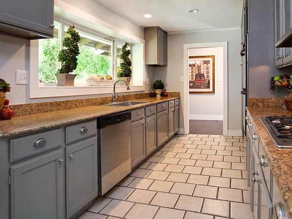 4th image of 1 Fair Oaks Ln