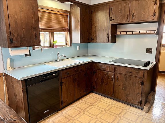 5th image of 985 Colony Dr