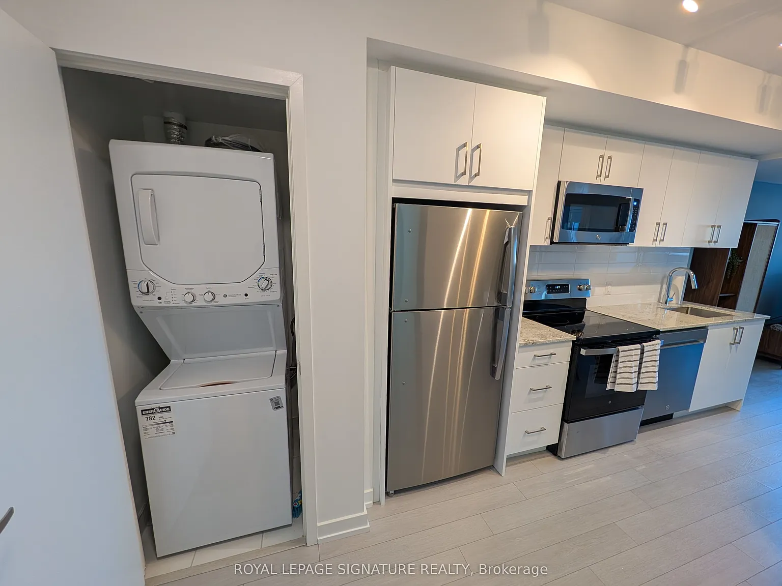 Notting Hill Condos — Photo 4