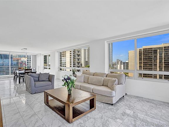 4th image of 1541 Brickell Ave #C1205
