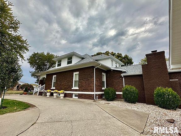 5th image of 310 E Oak St